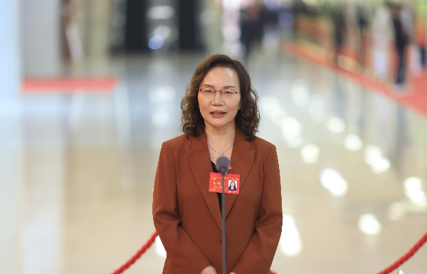 省人大代表、廣東冠盛新材料股份有限公司副總裁兼董事會秘書李越：企業轉型升級后承接訂單更有底氣