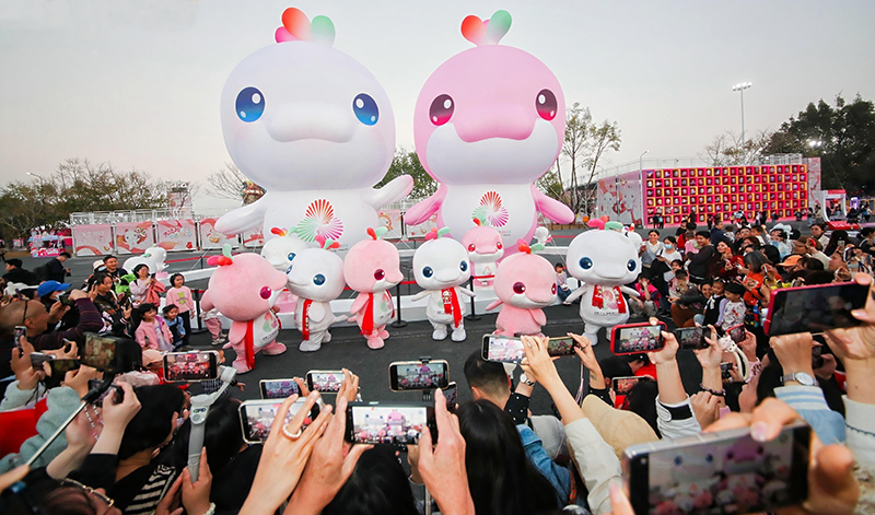 “大灣雞”奧體嘉年華首日開園人氣爆棚